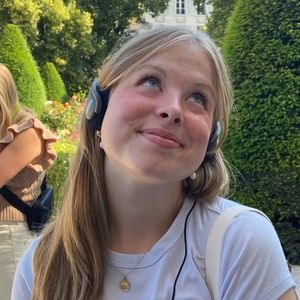 Meet your Posher, Claire